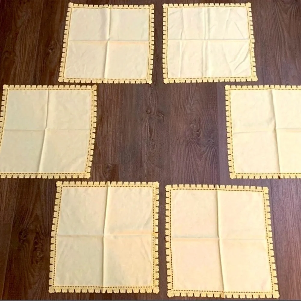 Yellow Crochet-Edged Napkin Set